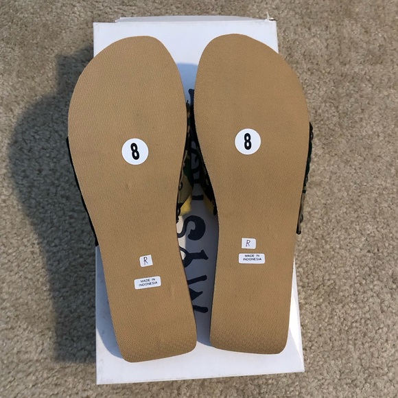 Mystique Studded Camo Slip On Sandals. New In Box! Sz 8